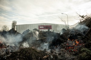 Nord : Les agriculteurs bloquent la centrale d’achat d’Auchan à Neuville-en-Ferrain