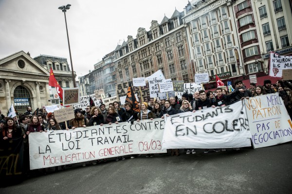 Les lycéens et étudiants lors de la première manifestation en mars.