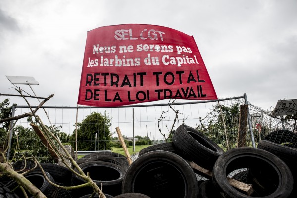 blocage devant le dépôt pétrolier de Douchy-les-Mines