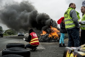 blocage devant le dépôt pétrolier de Douchy-les-Mines