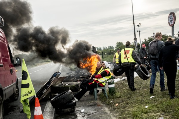 blocage devant le dépôt pétrolier de Douchy-les-Mines