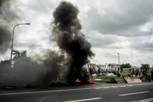 blocage devant le dépôt pétrolier de Douchy-les-Mines