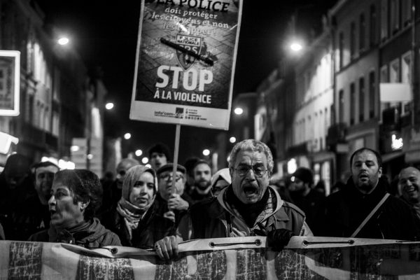 Plus de 500 personnes ont manifesté dans les rues de Lille en soutien à Théo et contre les violences policières.
En fin de la manif le cortège se sépare. Près de la moitié poursuit en manif spontanée qui sera très rapidement stoppée par la police largement déployée. 

Lille, le 15 février 2017