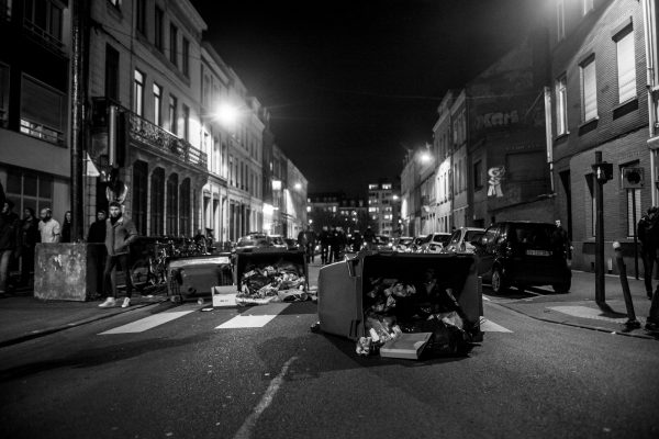 Plus de 500 personnes ont manifesté dans les rues de Lille en soutien à Théo et contre les violences policières.
En fin de la manif le cortège se sépare. Près de la moitié poursuit en manif spontanée qui sera très rapidement stoppée par la police largement déployée. 

Lille, le 15 février 2017