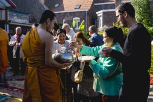 ROUBAIX, FRANCE, 17 SEPTEMBRE: Commémoration de Pchum Ben,  la fête bouddhiste théravada Khmer qui célèbre les morts et favorise la réincarnation, à Roubaix, le 17 septembre 2017.