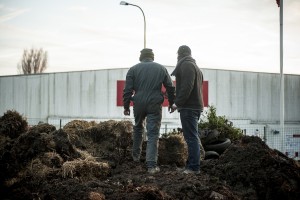 Nord : Les agriculteurs bloquent la centrale d’achat d’Auchan à Neuville-en-Ferrain
