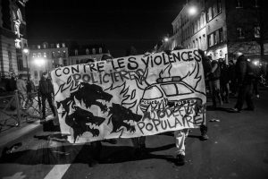 Plus de 500 personnes ont manifesté dans les rues de Lille en soutien à Théo et contre les violences policières.
En fin de la manif le cortège se sépare. Près de la moitié poursuit en manif spontanée qui sera très rapidement stoppée par la police largement déployée. 

Lille, le 15 février 2017